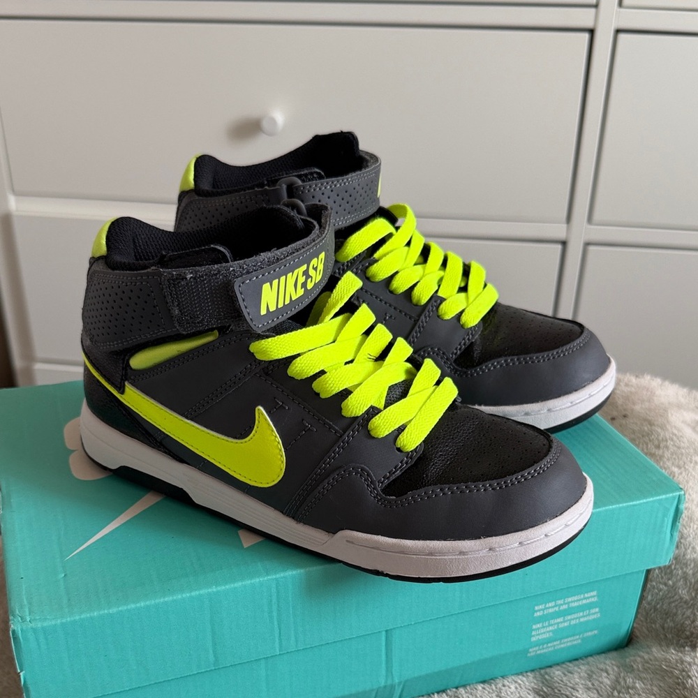 Nike Kids Sneakers - Black and Neon Yellow